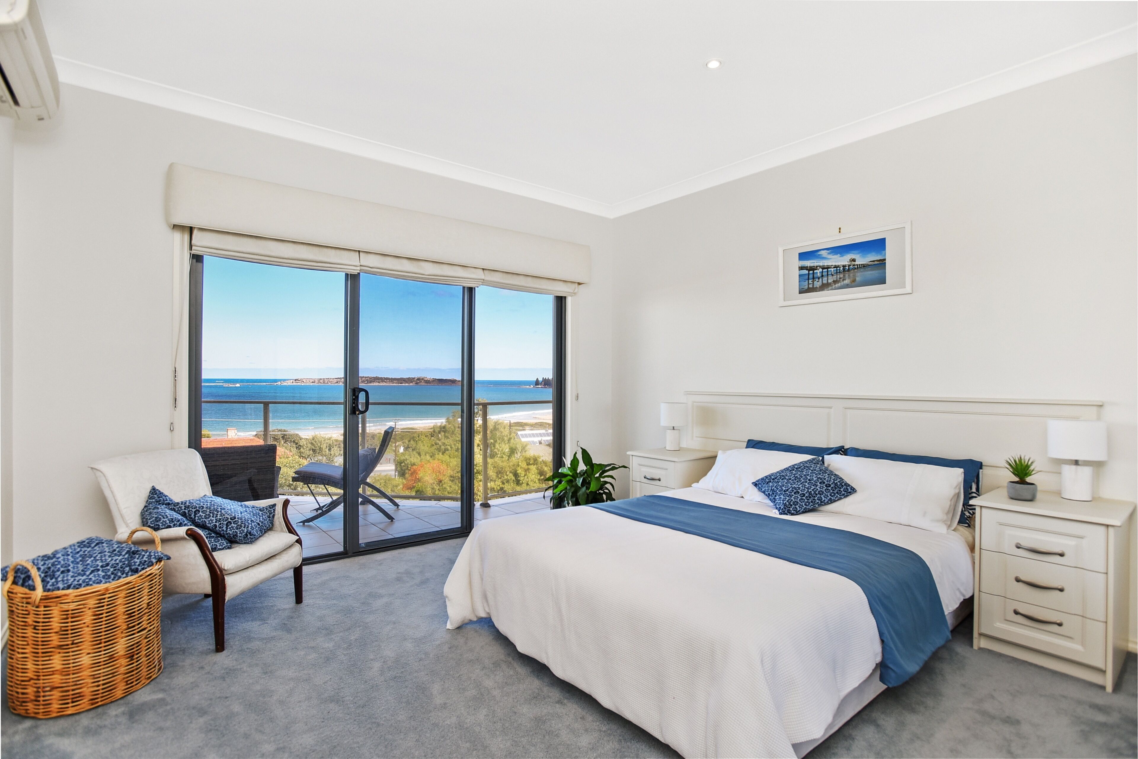 13 The Crescent - Ocean Views - Wi-Fi — image 21