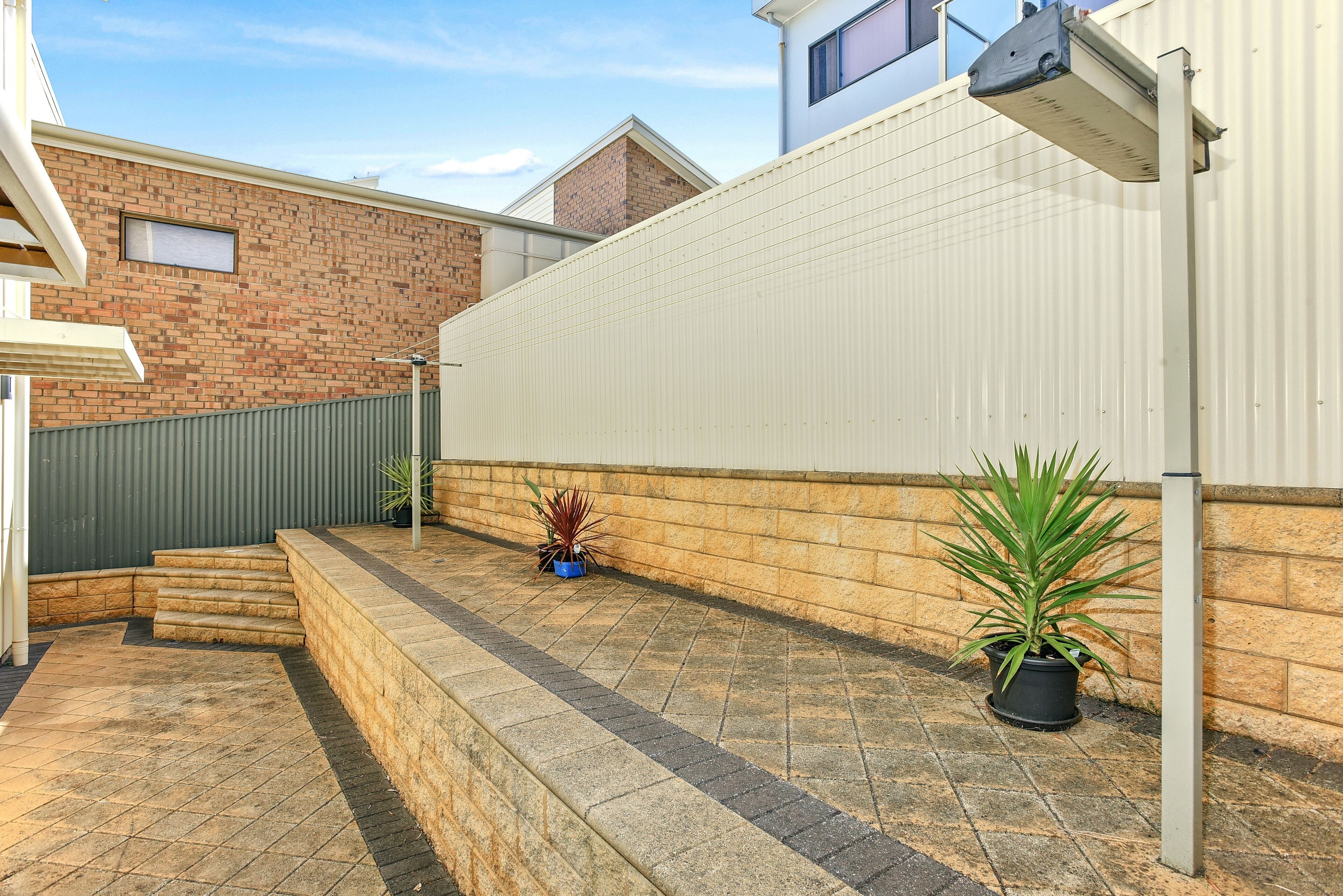 13 The Crescent - Ocean Views - Wi-Fi — image 9