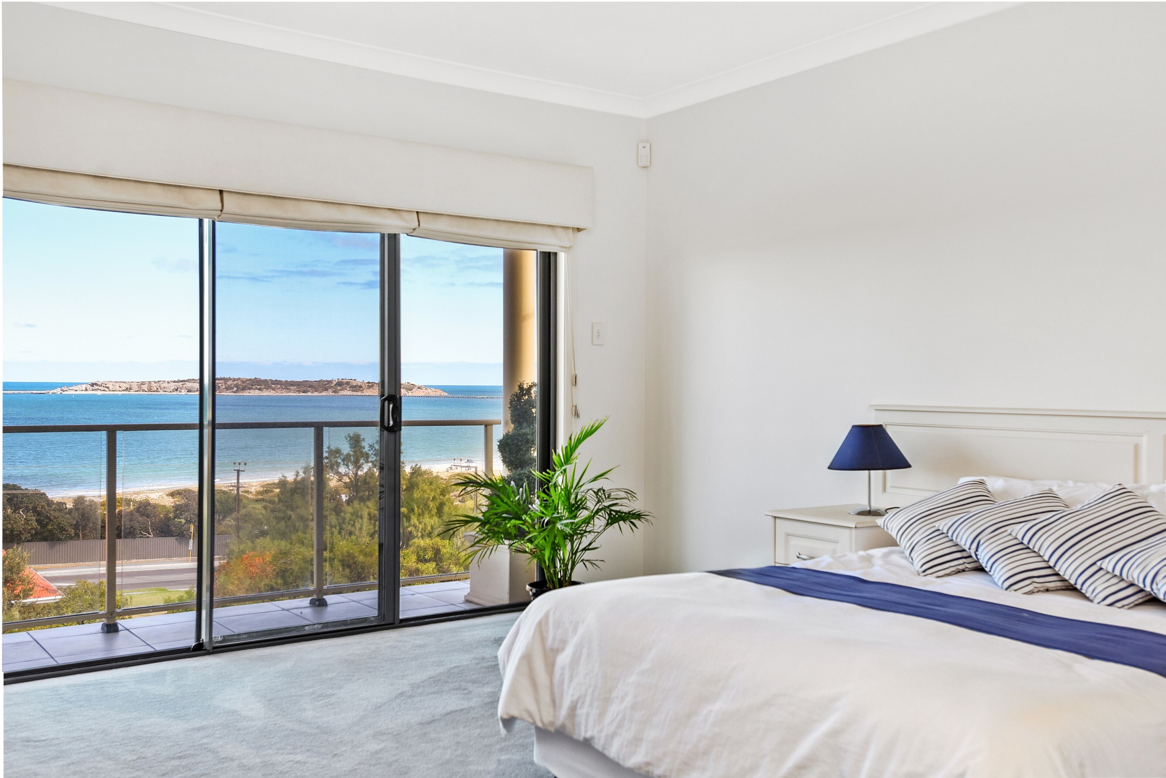 13 The Crescent - Ocean Views - Wi-Fi — image 24