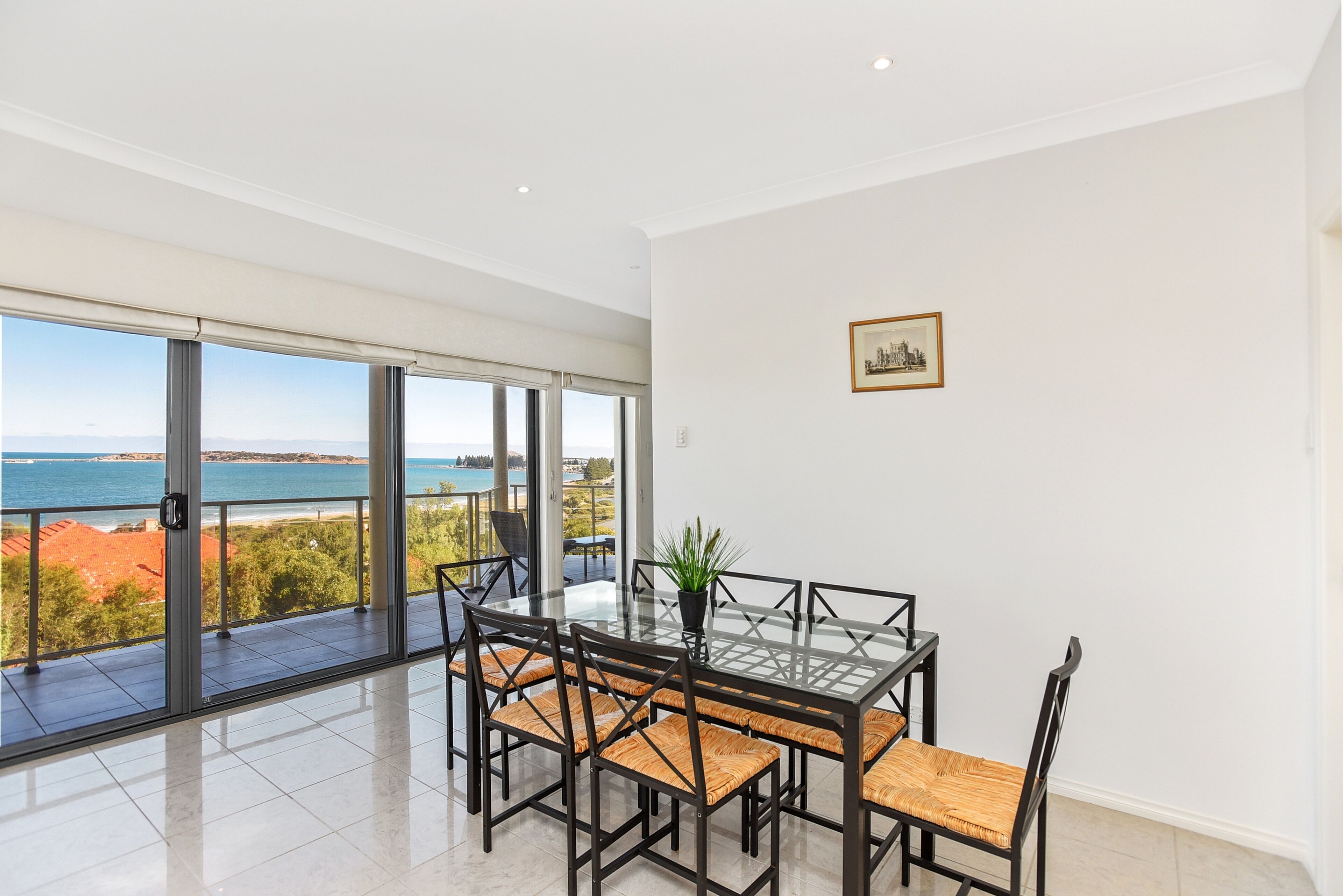 13 The Crescent - Ocean Views - Wi-Fi — image 15