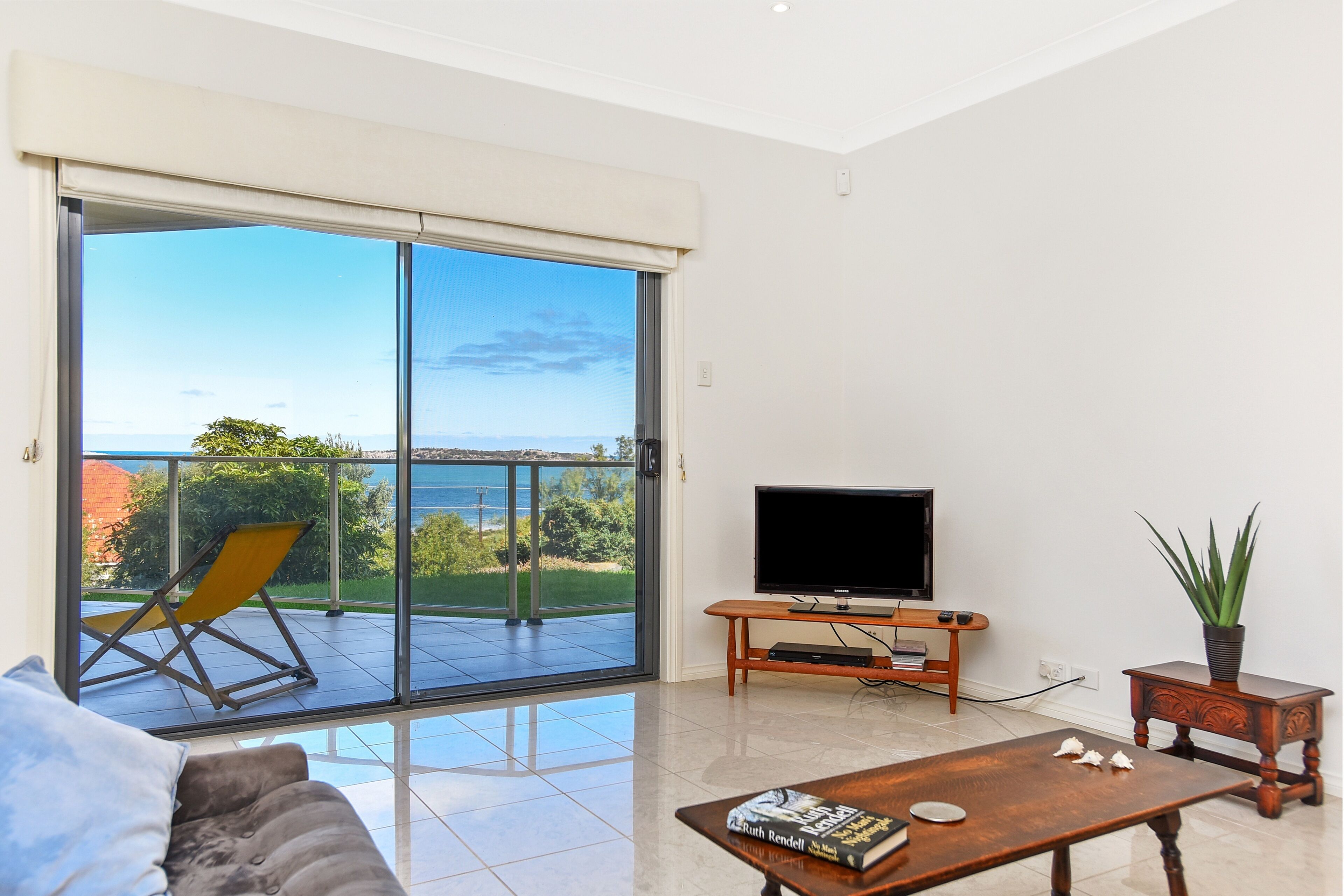 13 The Crescent - Ocean Views - Wi-Fi — image 26