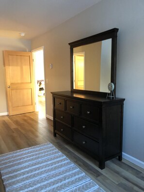 3 bedrooms, travel cot, free WiFi, bed sheets