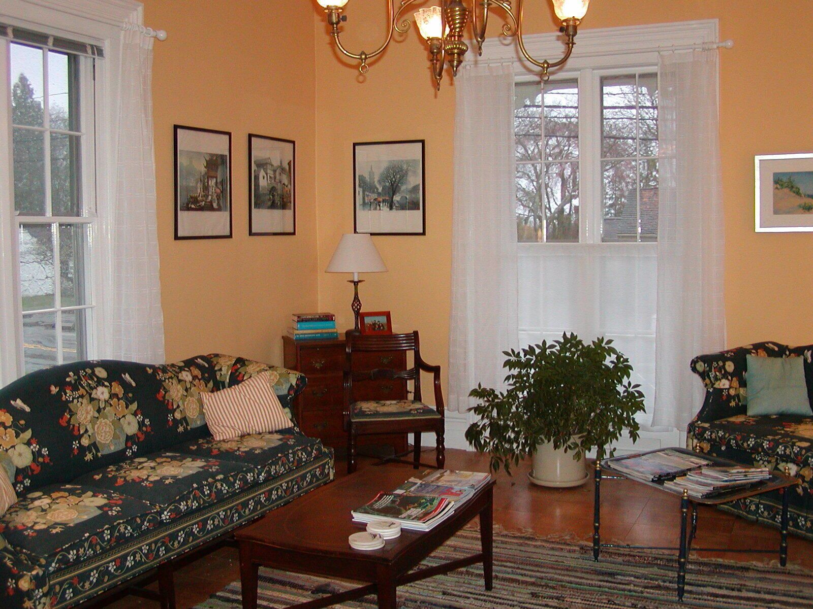 1853 Captain Wheeler House-Historic Seaport Home Garden-Rental Retreat