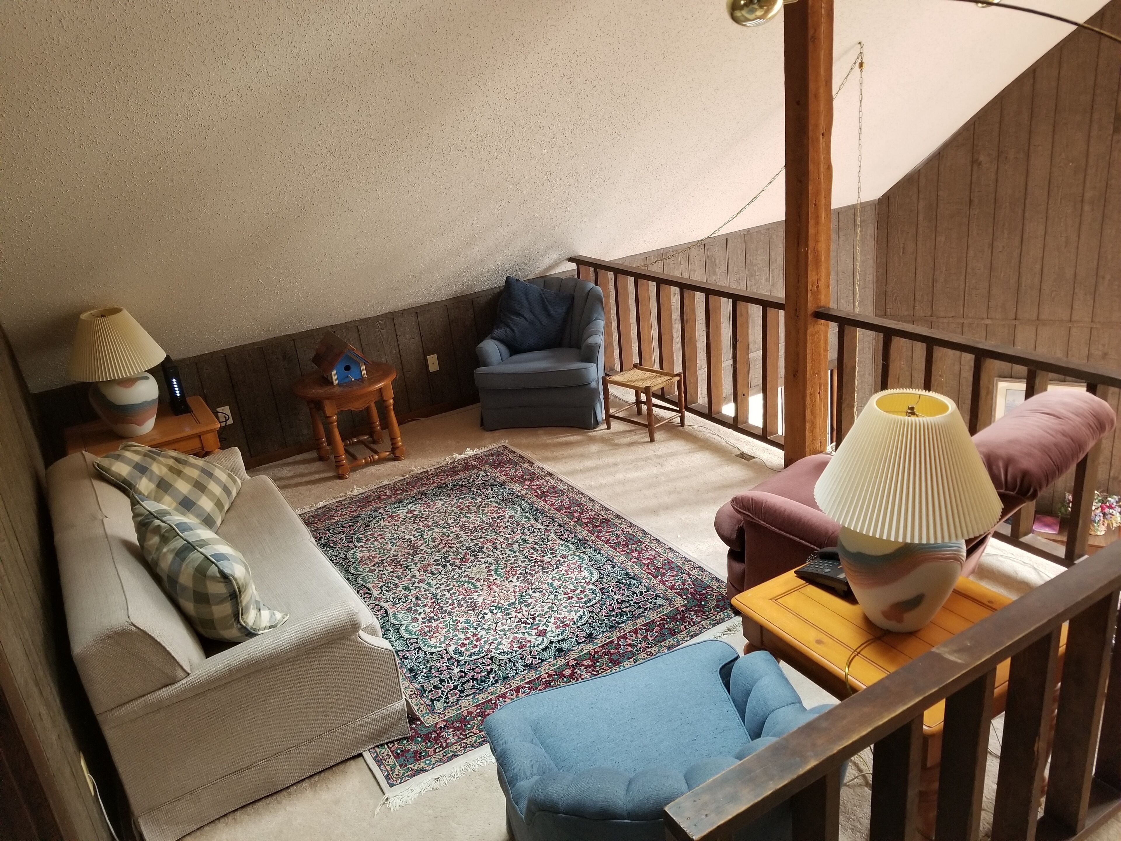 NEW CARPET! FRESH PAINT! NEW FURNITURE! JACUZZI, HDTV!