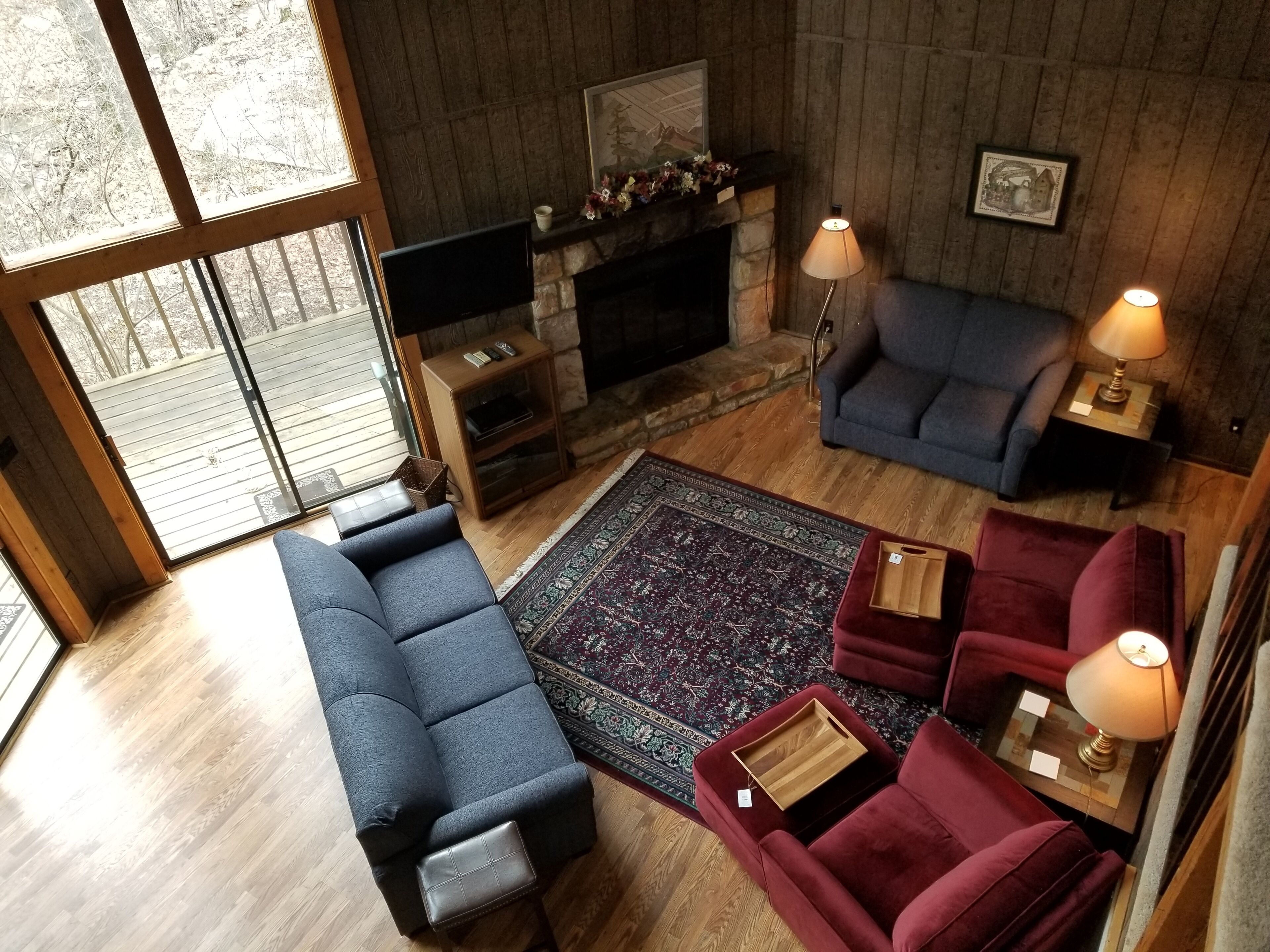 NEW CARPET! FRESH PAINT! NEW FURNITURE! JACUZZI, HDTV!