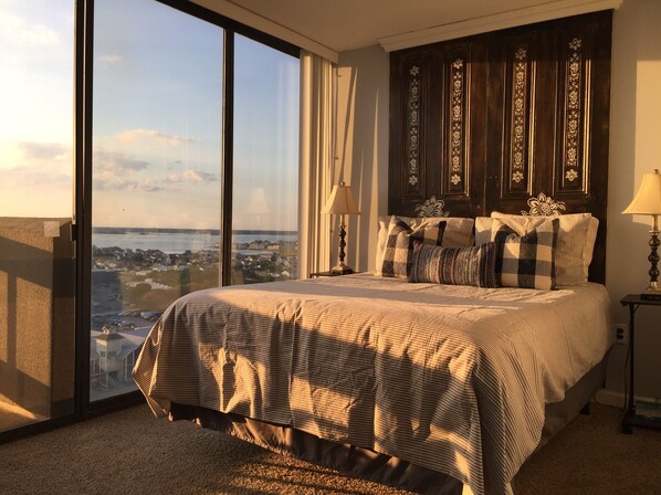 2 bedrooms, in-room safe, desk, iron/ironing board