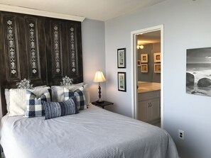 2 bedrooms, in-room safe, desk, iron/ironing board