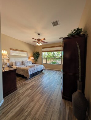 2 bedrooms, desk, iron/ironing board, free WiFi - Casa Bella-Luxury home on corner lot, bring your fur baby. (Oro Valley)