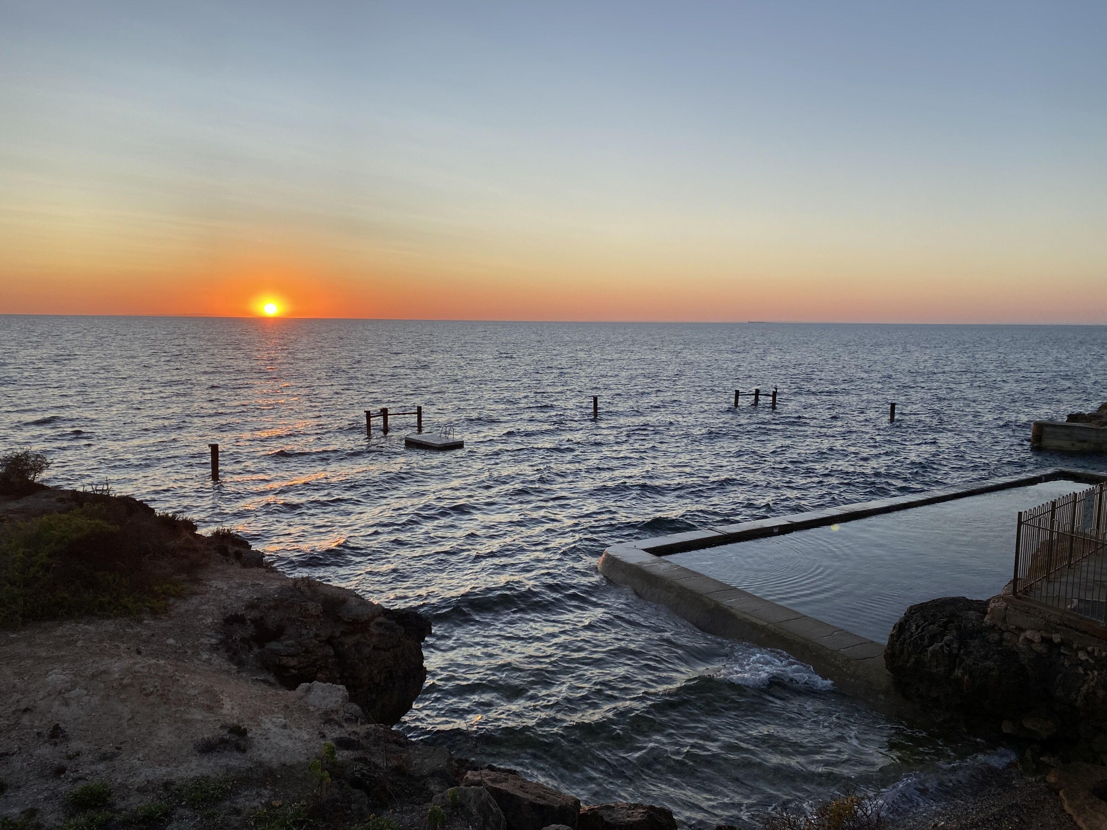 Deckadence Seafront-amazing water views- open for holidays — image 30