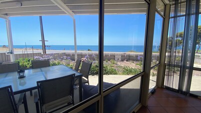 Deckadence Seafront-amazing water views- open for holidays