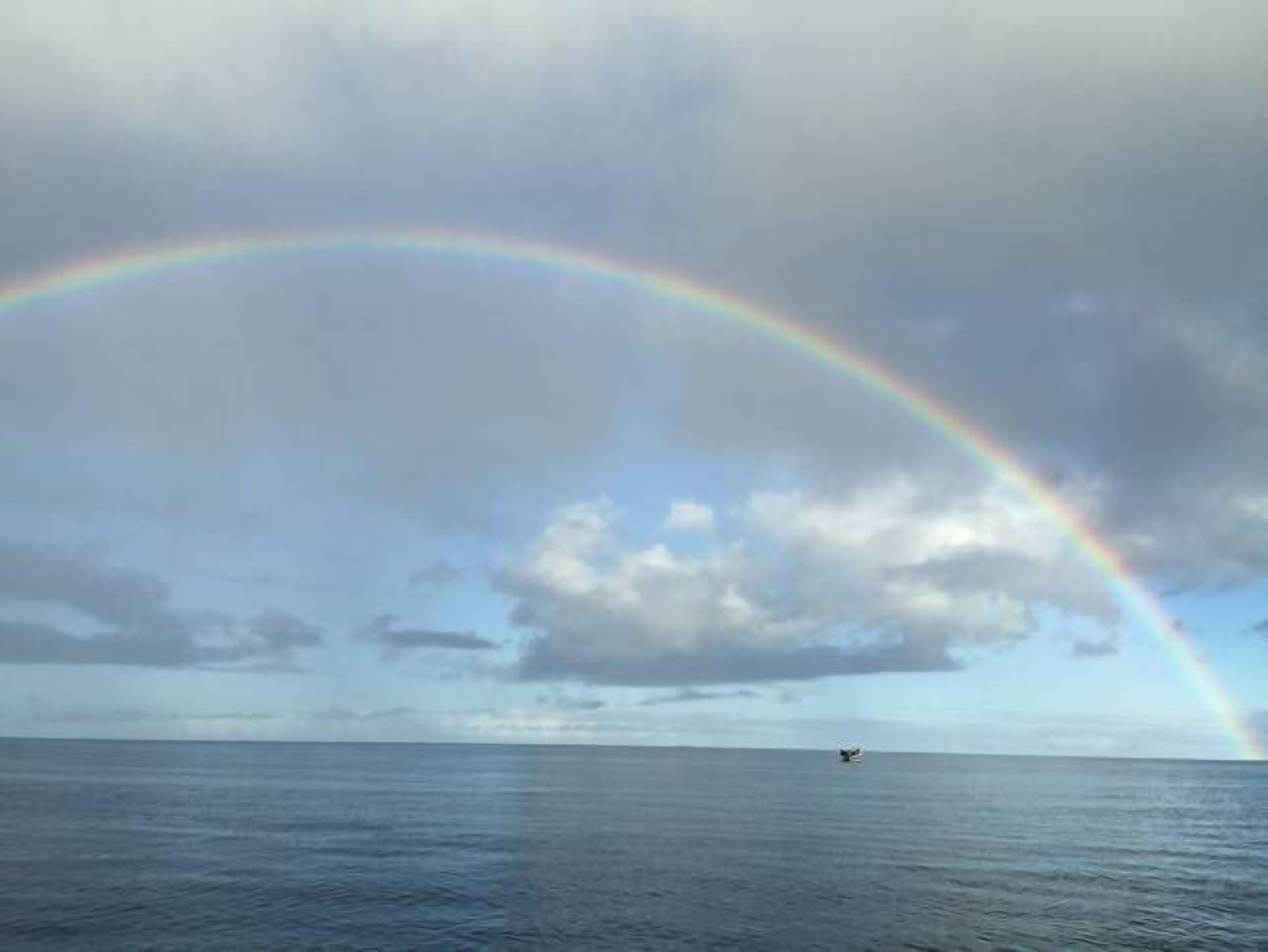 Deckadence Seafront-amazing water views- open for holidays — image 25