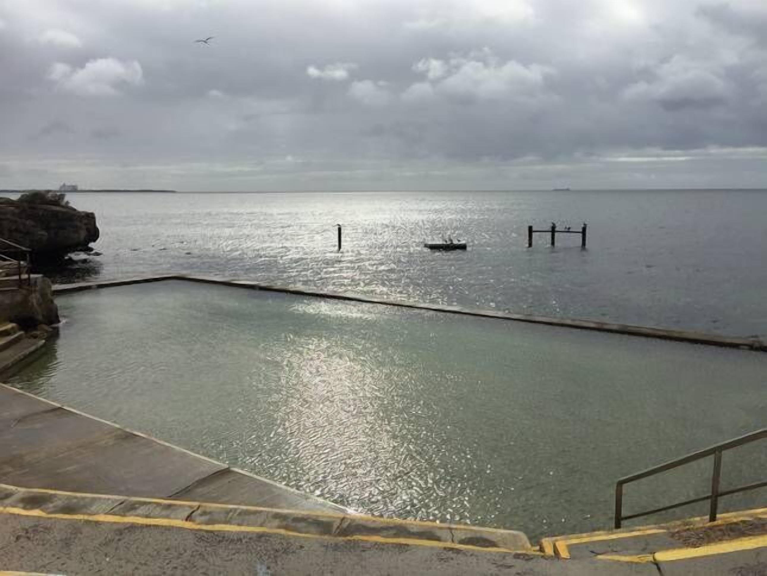 Deckadence Seafront-amazing water views- open for holidays — image 11