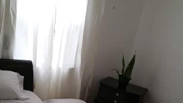 2 chambres, fer et planche à repasser, Wi-Fi, draps fournis