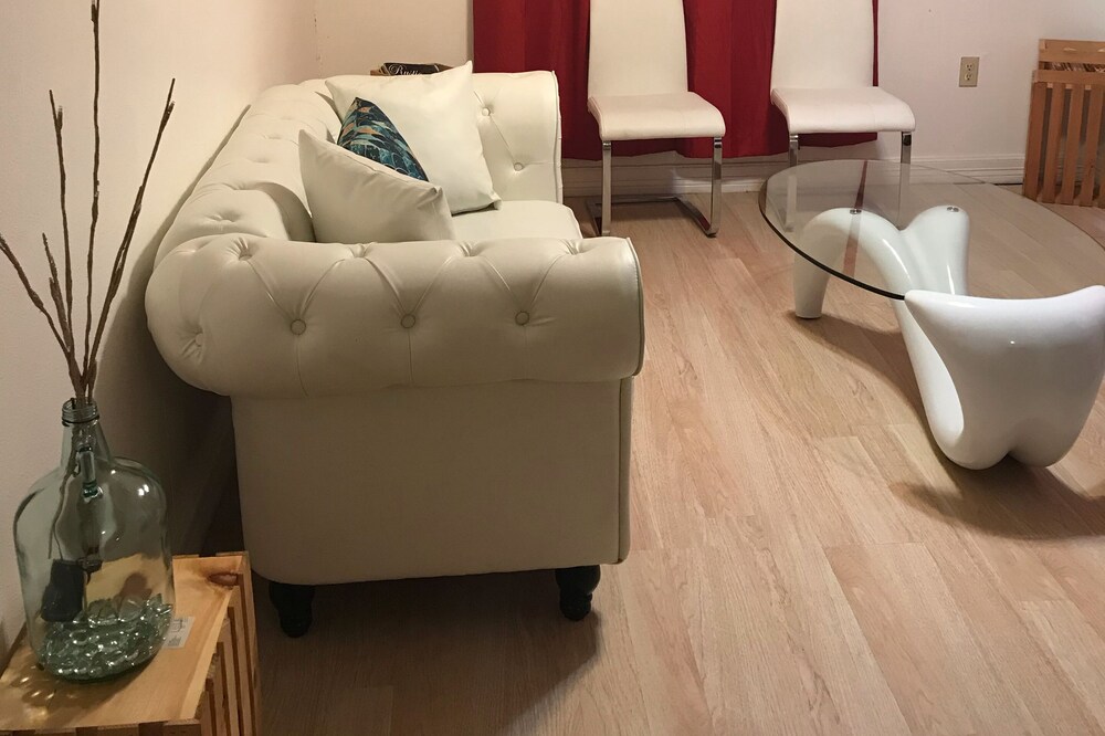 Best Centrally Located McAllen 2 bedroom Guesthouse
