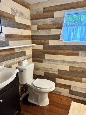 Dusche, Handtücher, Toilettenpapier