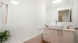 Bathtub, toilet paper