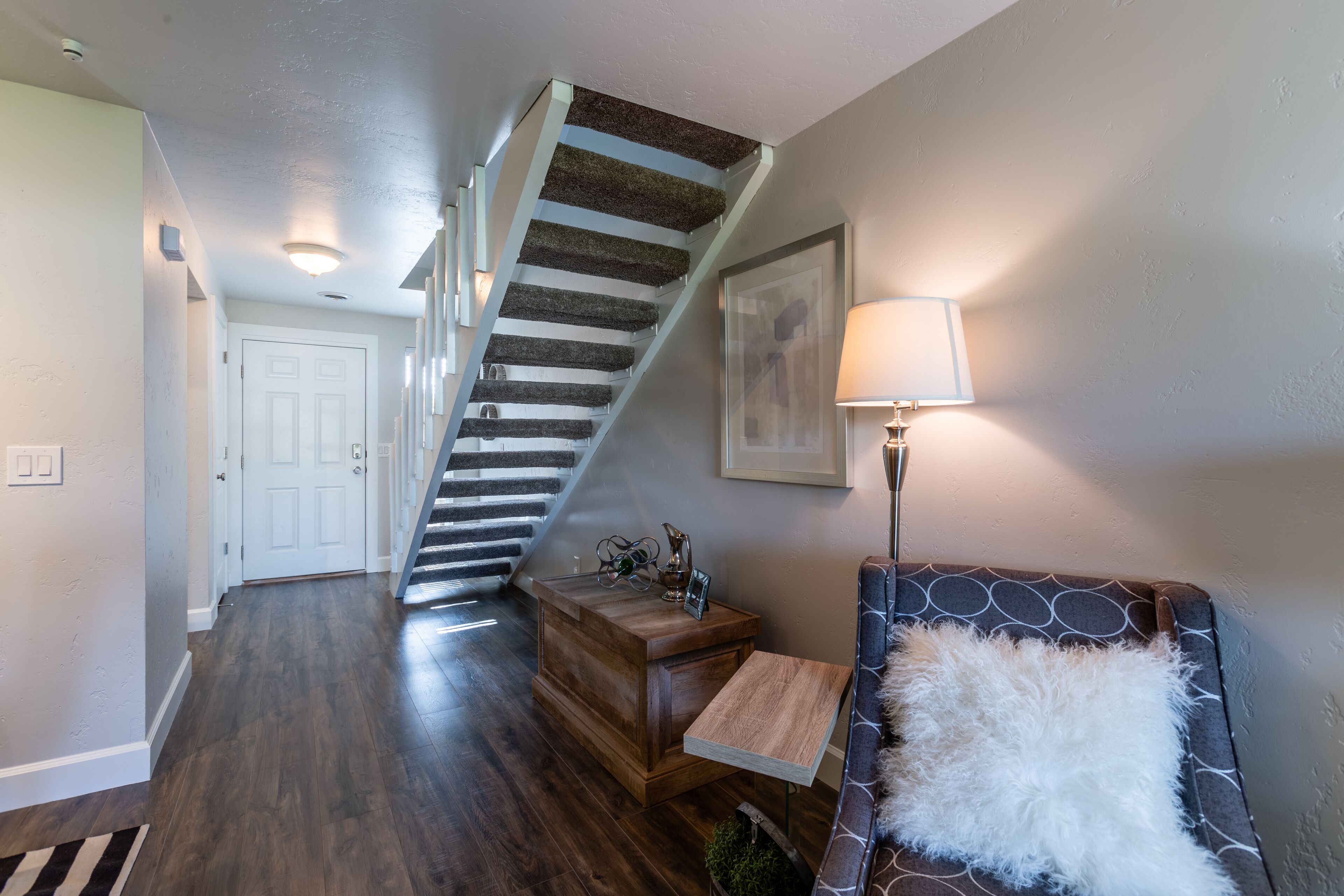 Updated Townhome, walk to shops, patio w/ grill, Relocation Specialists