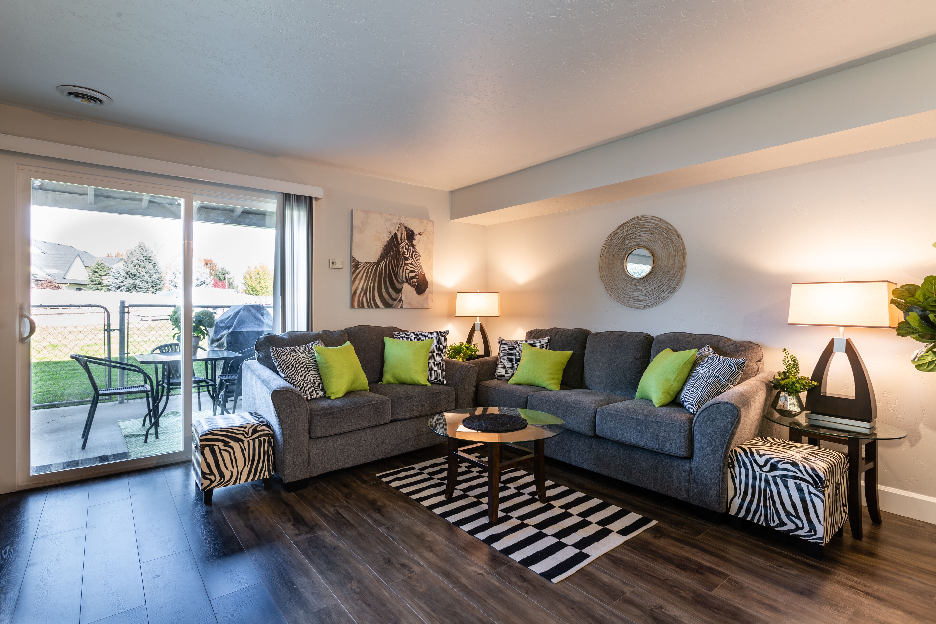 Updated Townhome, walk to shops, patio w/ grill, Relocation Specialists