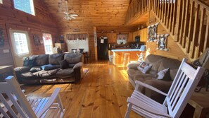 Smart TV, fireplace, DVD player, books - Beautiful real log cabin - hot tub, pool table, great view, WI-FI Internet (Murphy)