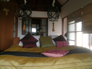 3 chambres, fer et planche à repasser, Wi-Fi, draps fournis