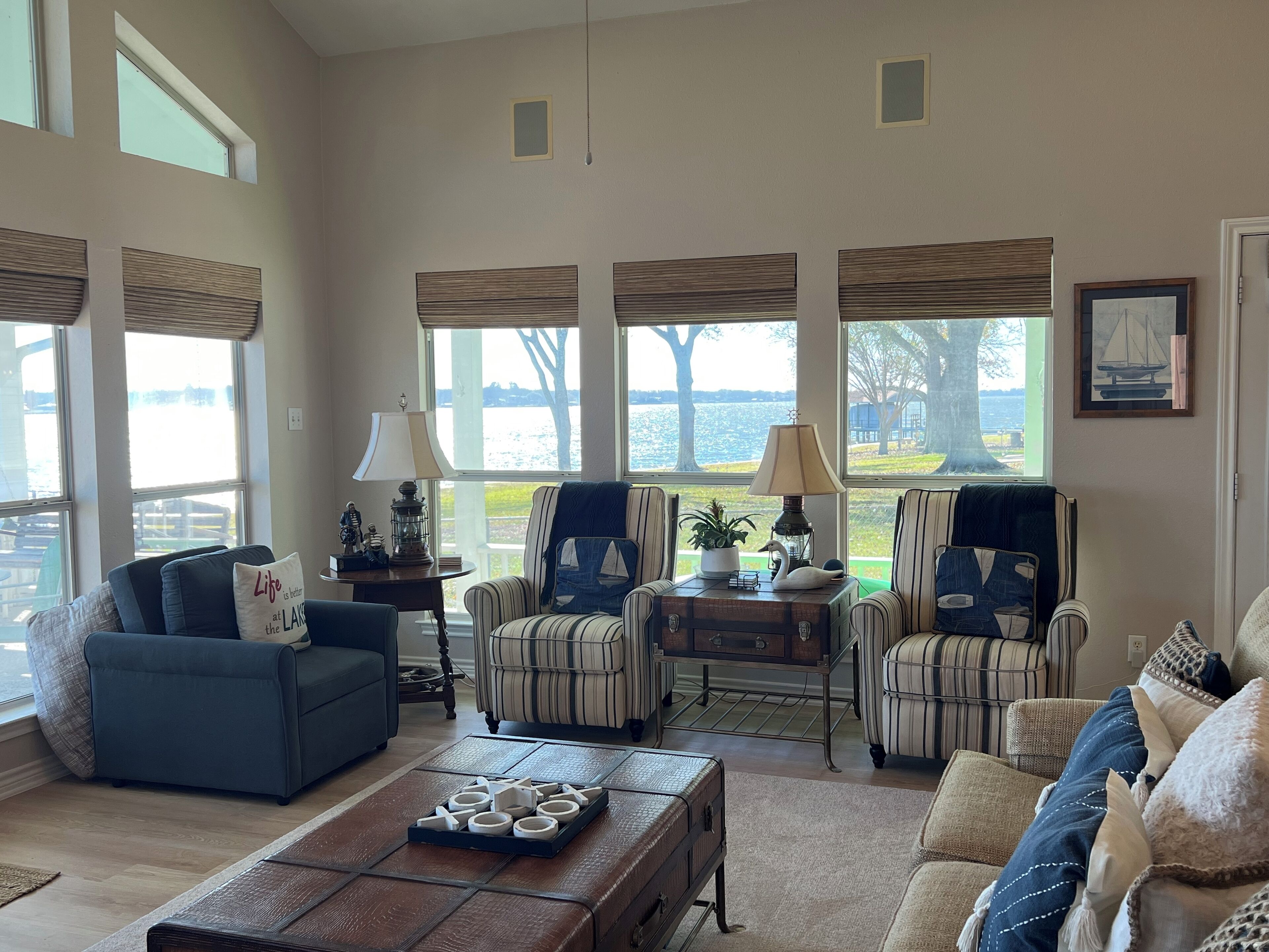 Smart TV, fireplace, DVD player, stereo