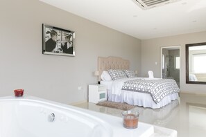 6 Schlafzimmer, Schreibtisch, Bügeleisen/Bügelbrett, WLAN