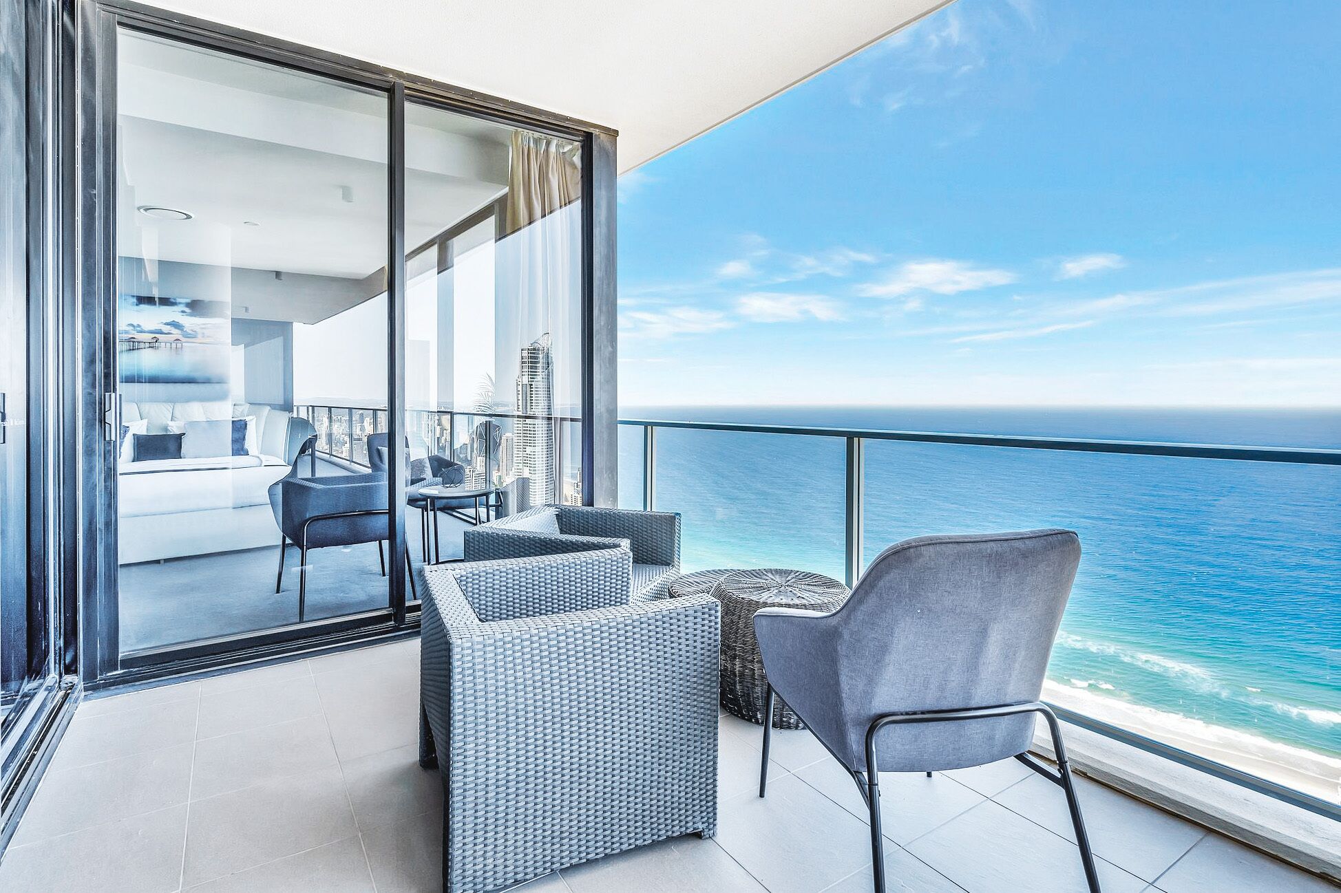 Circle on Cavill– 5 Bed Family Sub Penthouse Ocean — image 10