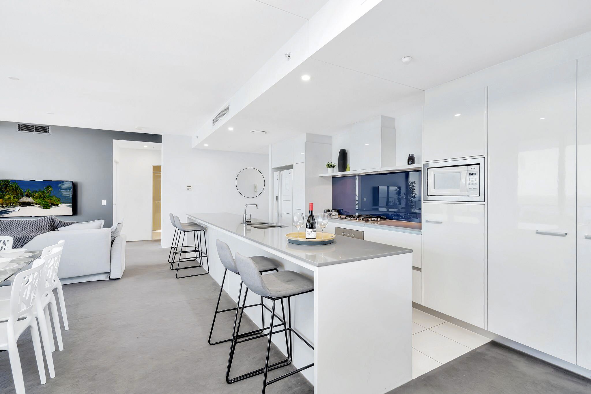 Circle on Cavill– 5 Bed Family Sub Penthouse Ocean — image 23