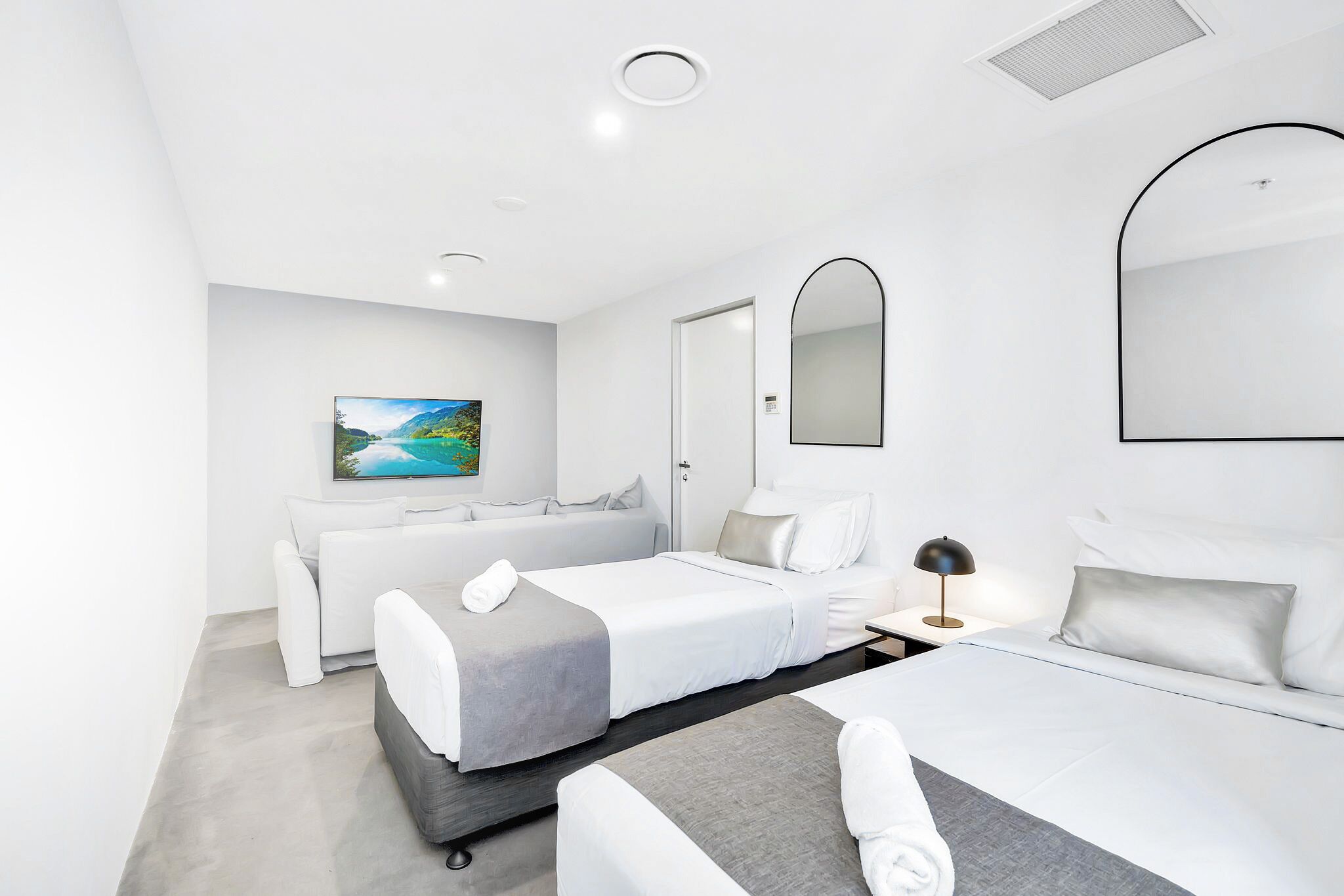 Circle on Cavill– 5 Bed Family Sub Penthouse Ocean — image 16