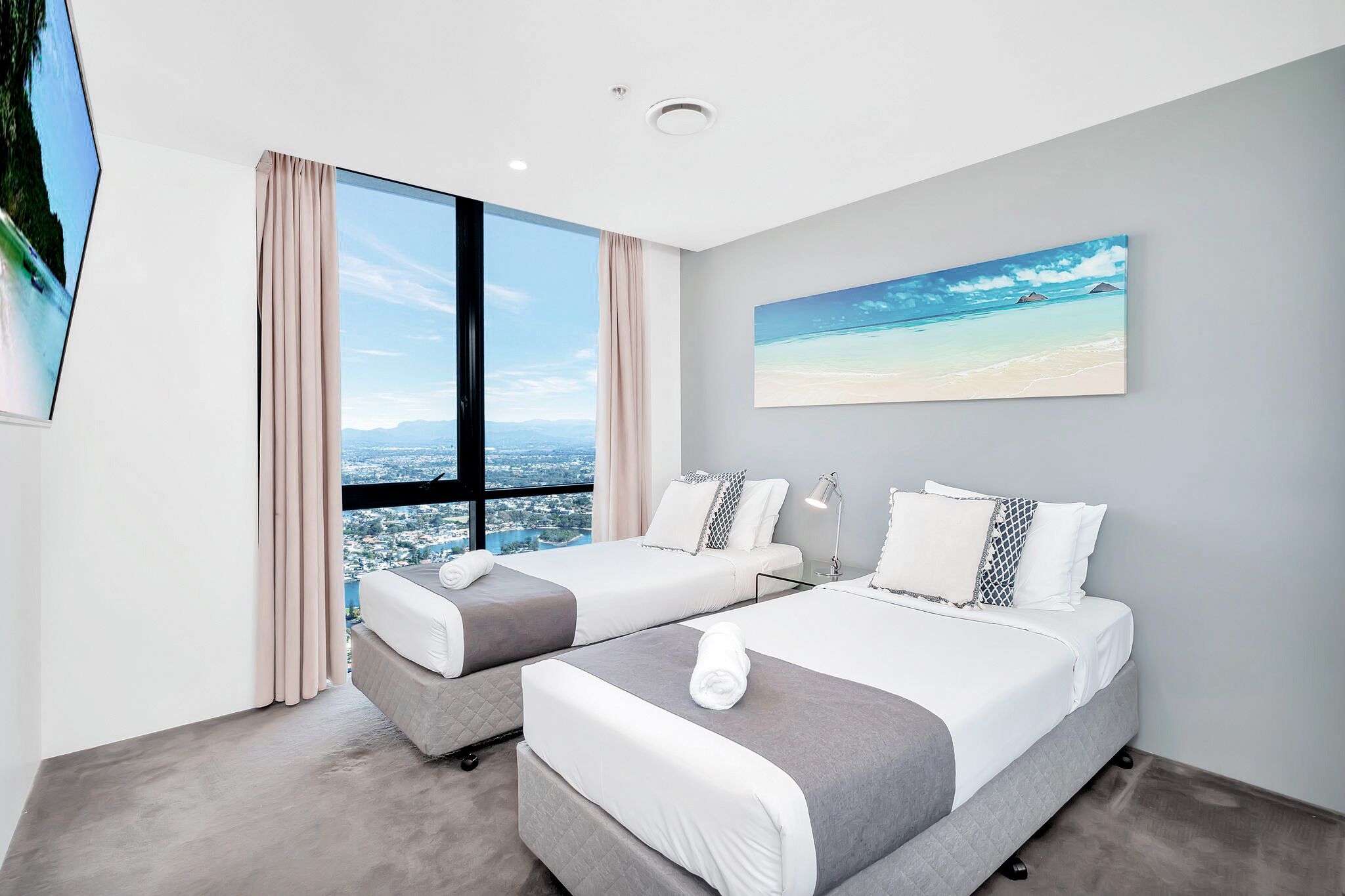 Circle on Cavill– 5 Bed Family Sub Penthouse Ocean — image 13