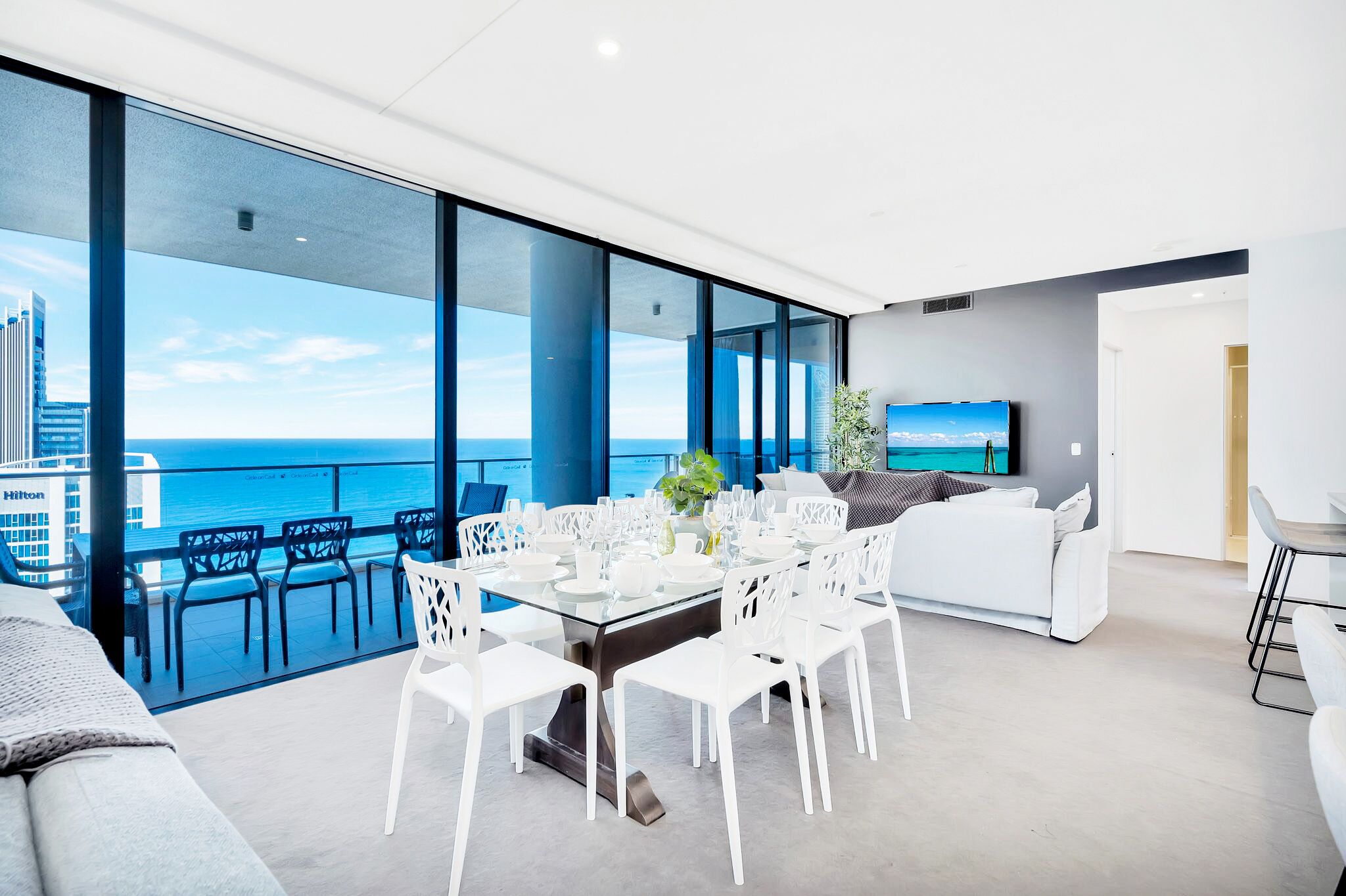 Circle on Cavill– 5 Bed Family Sub Penthouse Ocean — image 3