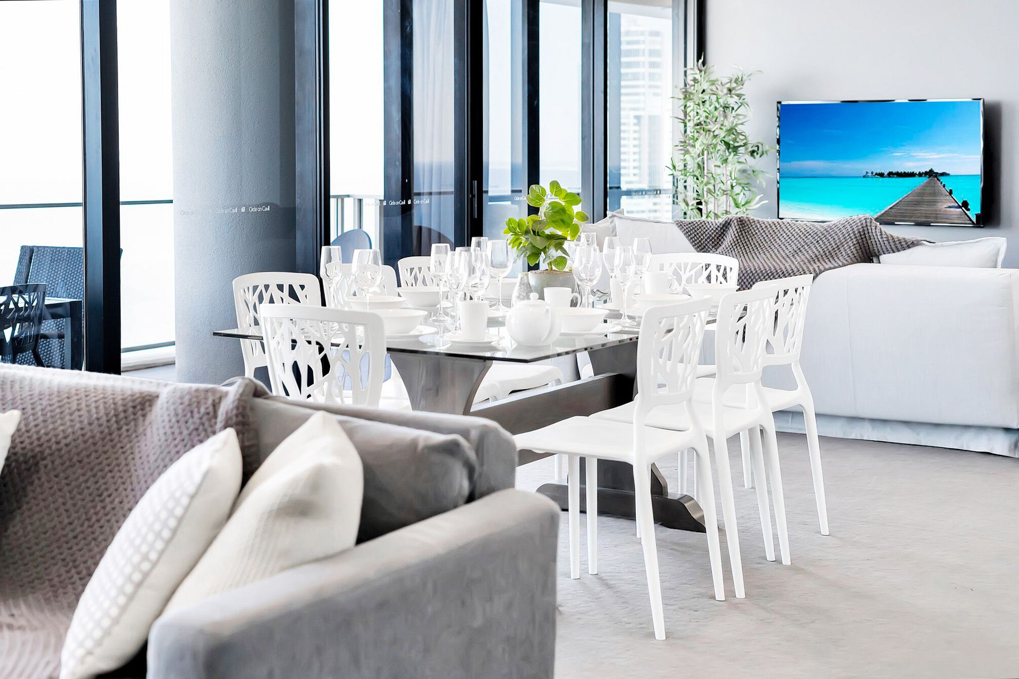 Circle on Cavill– 5 Bed Family Sub Penthouse Ocean — image 9