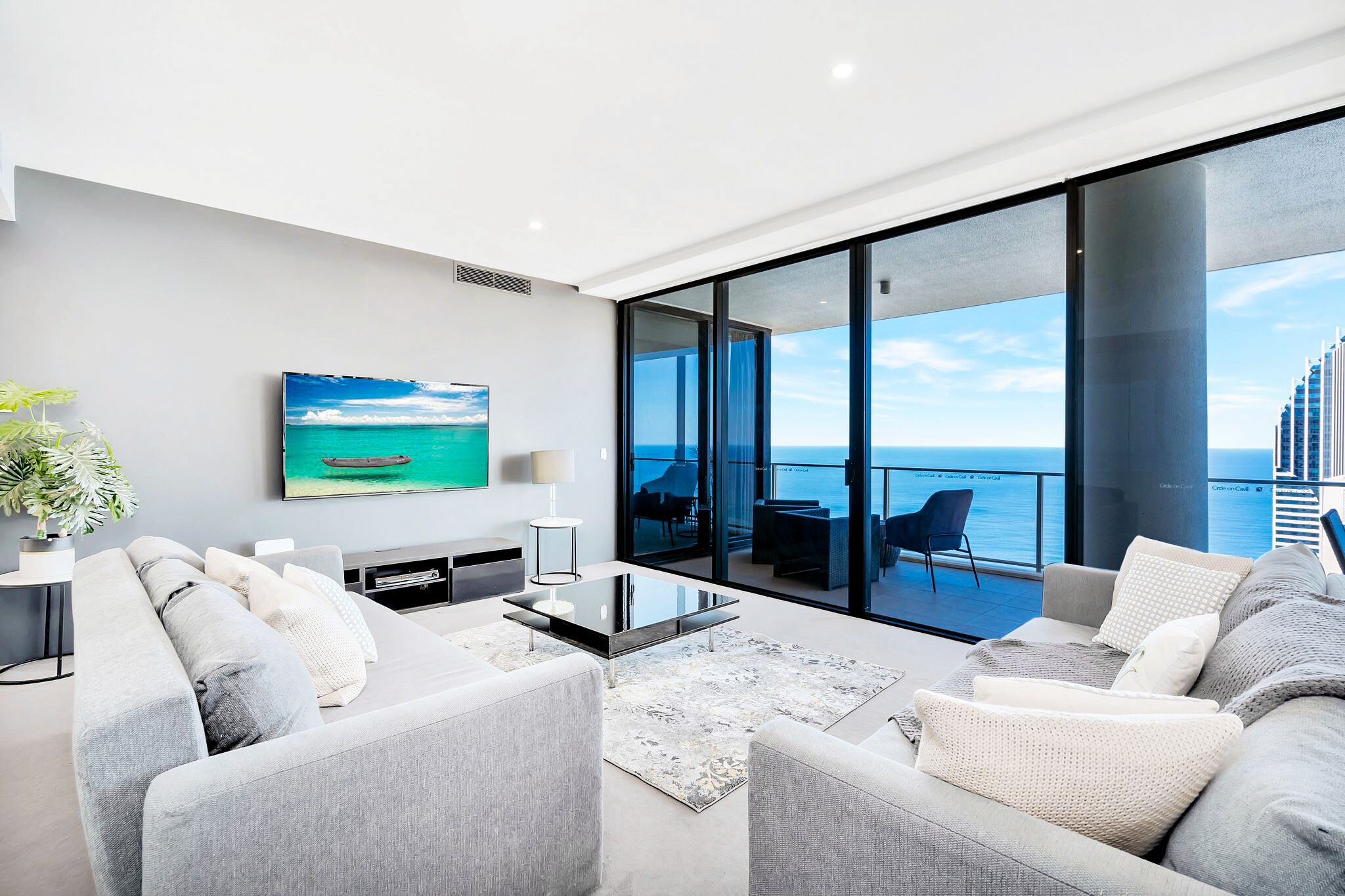 Circle on Cavill– 5 Bed Family Sub Penthouse Ocean