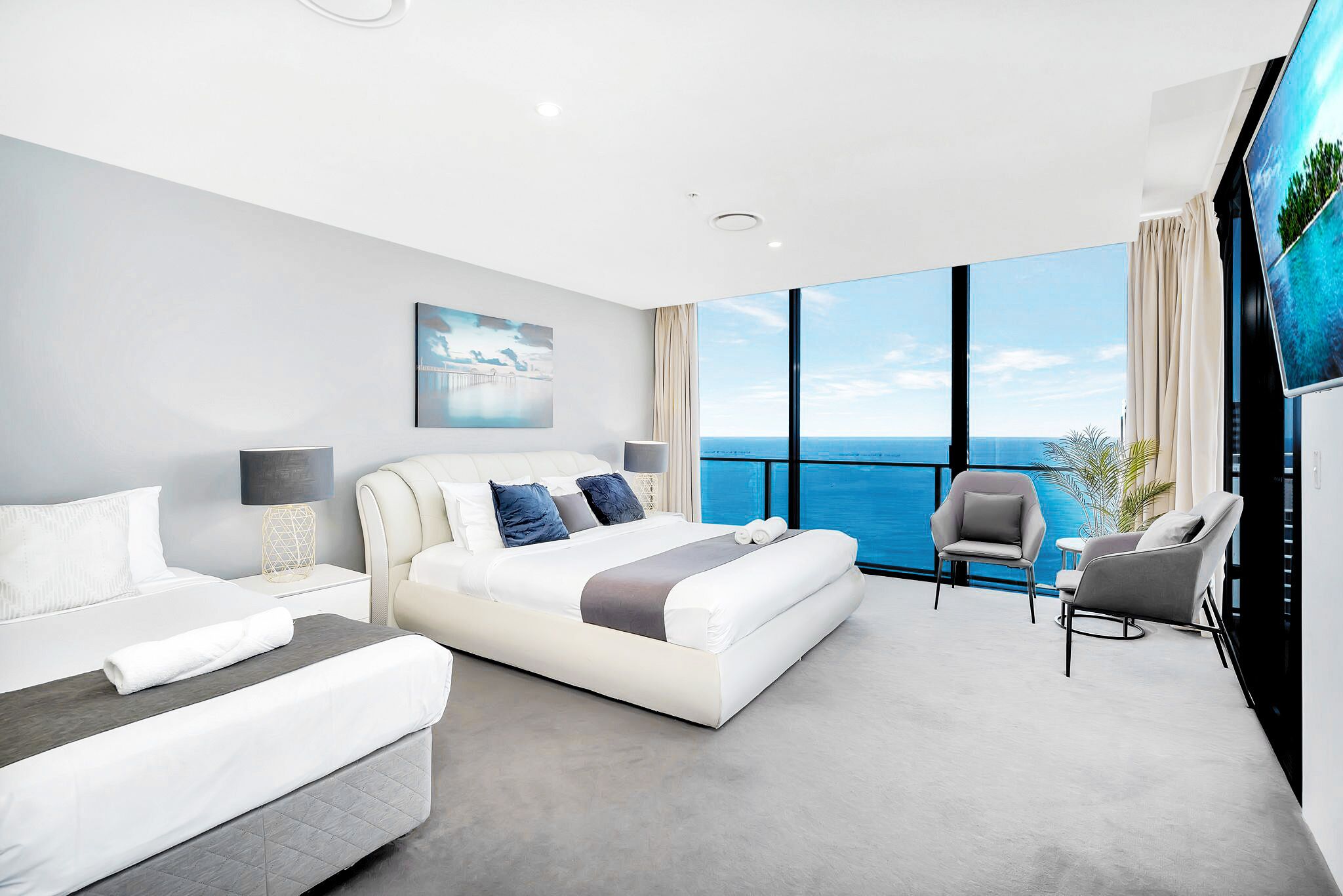 Circle on Cavill– 5 Bed Family Sub Penthouse Ocean — image 8