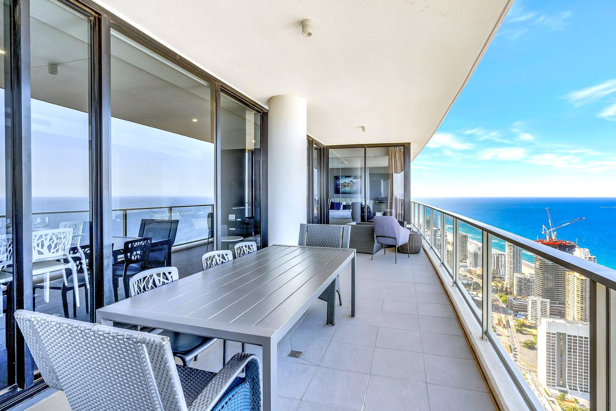 Circle on Cavill– 5 Bed Family Sub Penthouse Ocean — image 20
