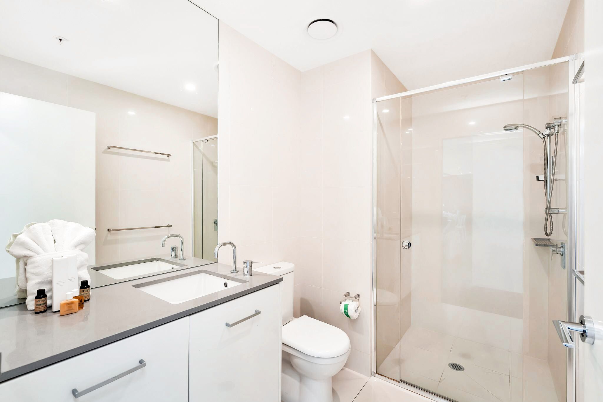 Circle on Cavill– 5 Bed Family Sub Penthouse Ocean — image 26