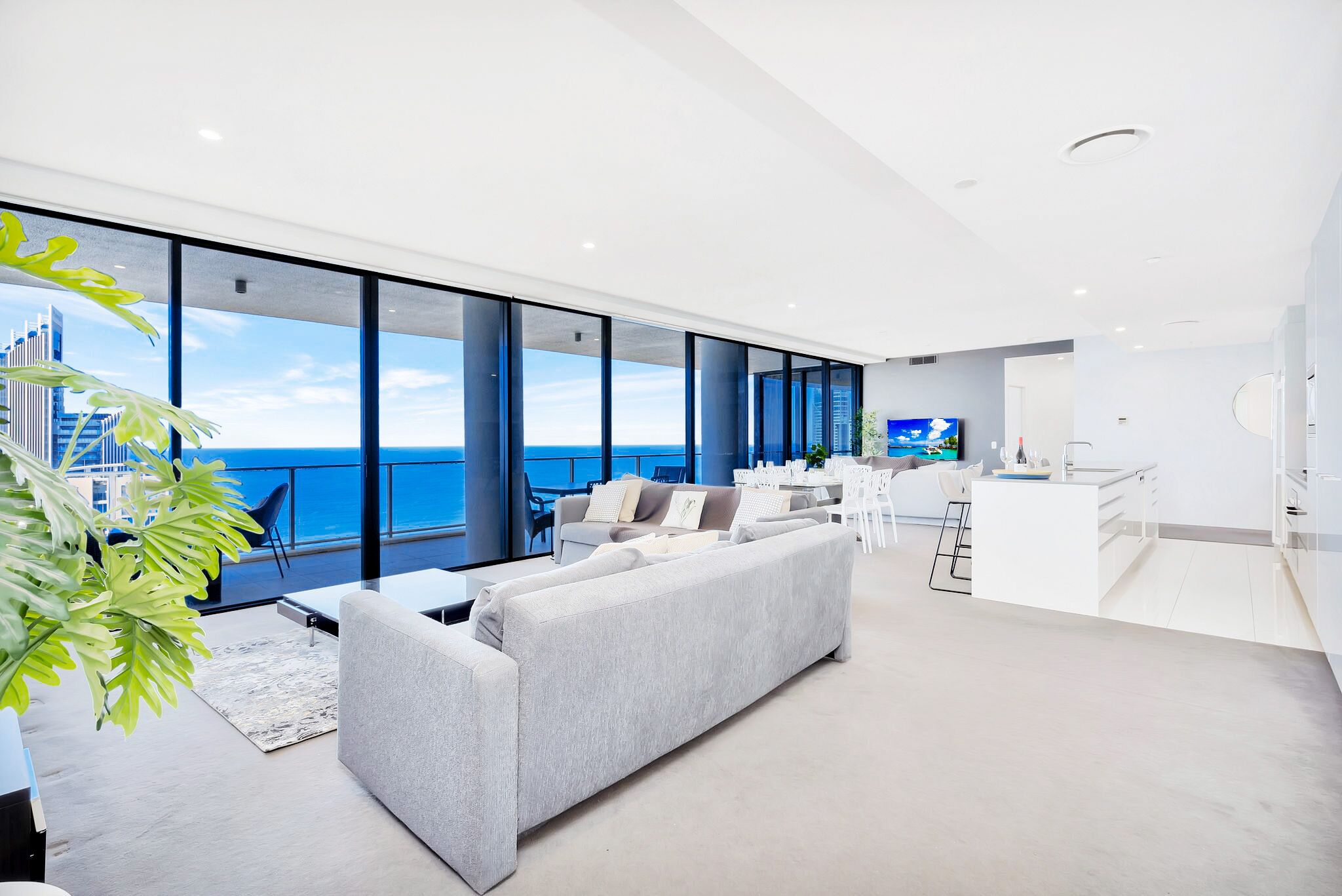 Circle on Cavill– 5 Bed Family Sub Penthouse Ocean — image 18