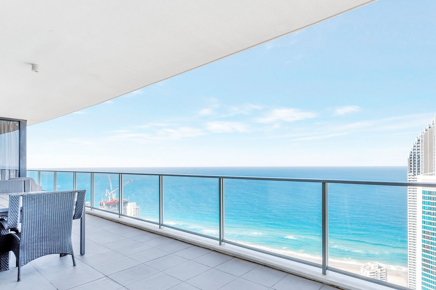 Circle on Cavill– 5 Bed Family Sub Penthouse Ocean — image 15