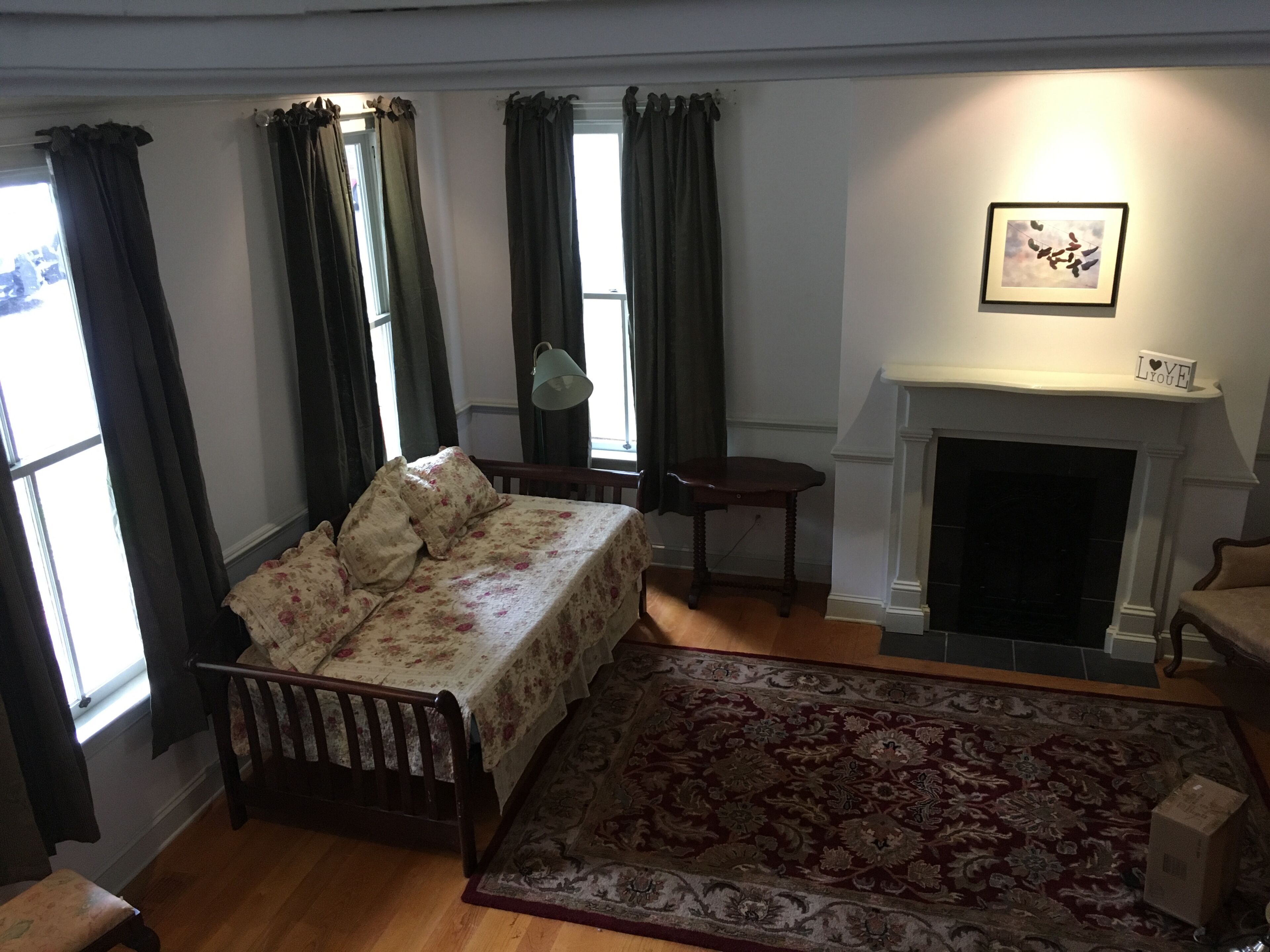 Victorian Hideaway: Beautiful Exterior, Modern interior