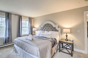 4 bedrooms, in-room safe, desk, iron/ironing board