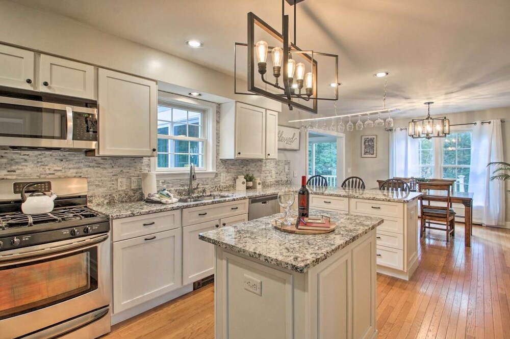 Private and Spacious Conway Escape ~ 10 Mi to Hike & Ski!
