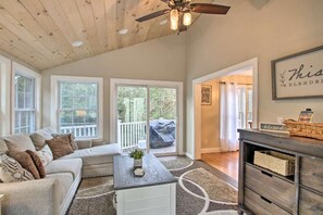 Smart TV, fireplace, DVD player, books