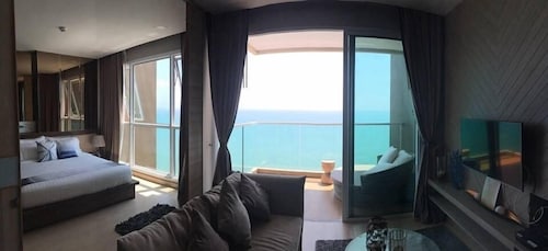 BEACHFRONT 1BR STYLISH LUXURY CONDO