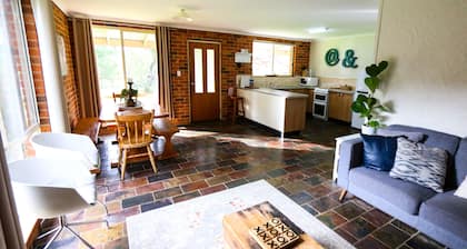 Mogendoura Farm 3 COTTAGES MAX 12 ADULTS but 18 people including children