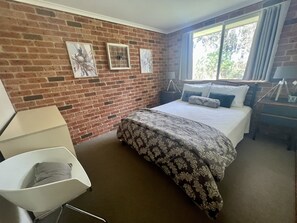 2 chambres, fer et planche à repasser, accès à Internet