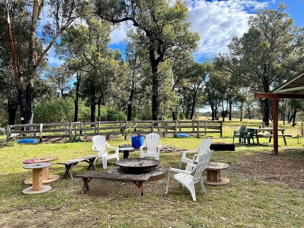 Outdoor dining - Mogendoura Farm 3 COTTAGES MAX 12 ADULTS but 18 people including children (Moruya)