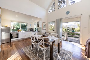 Rainforest Lodge  | Dining room - The Drawing Rooms of Berry (Woodhill)