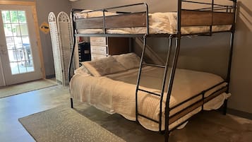 1 bedroom, travel crib, bed sheets