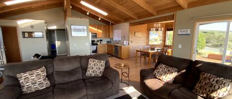 智能電視、壁爐、電子遊戲、DVD 播放機