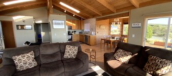 Stunning Views of CA Coast : Beautifully Remodeled Home